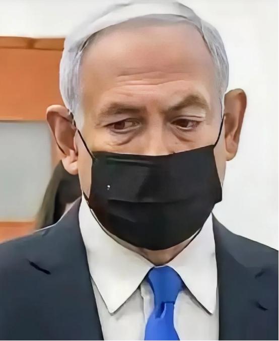 刚扛完伊朗的导弹攻势，在以色列政坛叱咤几十年的“政坛硬汉”内塔尼亚胡，终究还是躲