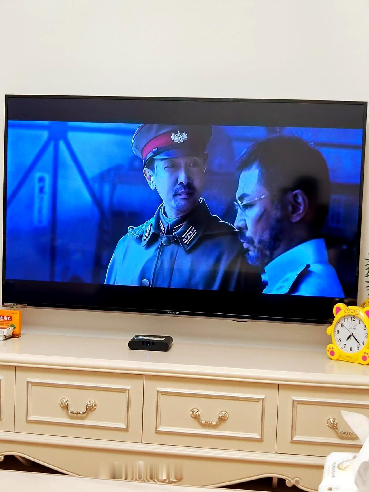 张鲁一新剧，差点把我爸气得关电视！你兴冲冲陪家人打开电视，结果满耳朵都是听