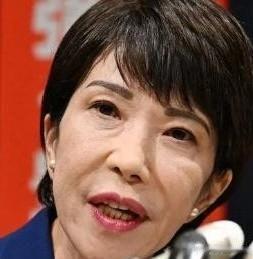 又寡又丑又狰狞，这女人要是成了日本首相肯定是个厉害角色，私生活上自哄自，和丈夫离