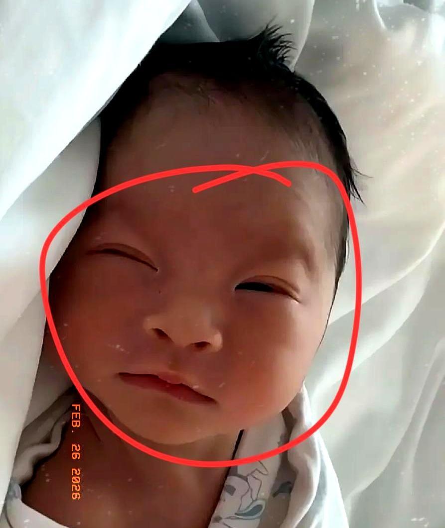 15分钟生完，她几乎没喊疼。这哪是生孩子，简直是送子观音派了个天使下来报到。