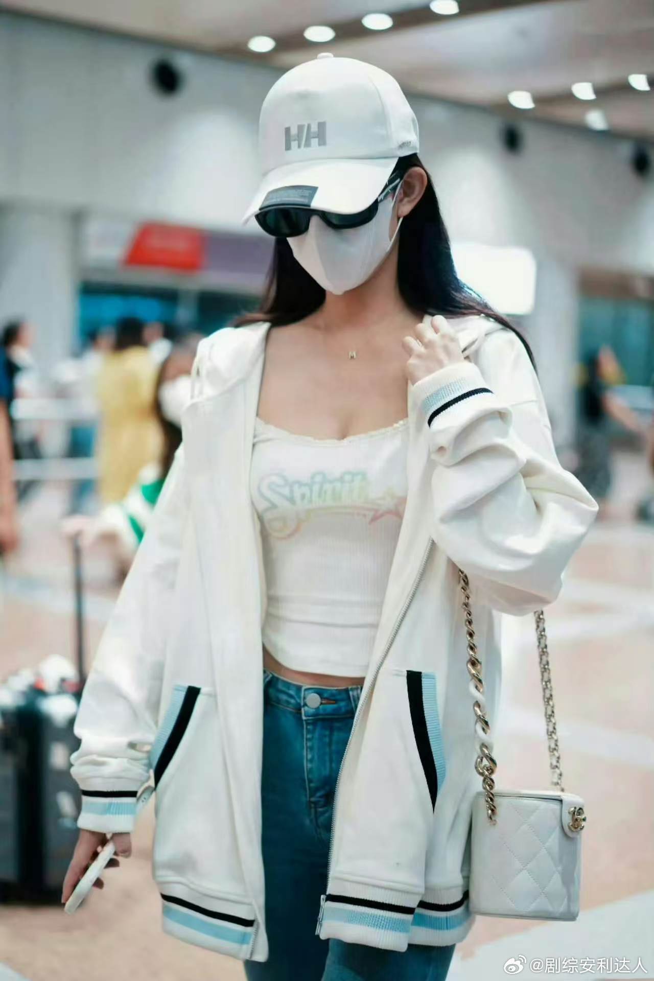 孟子义身材好到犯规孟子义光看背影就会觉得是大美女孟子义腰比名牌细孟子义的腰臀比