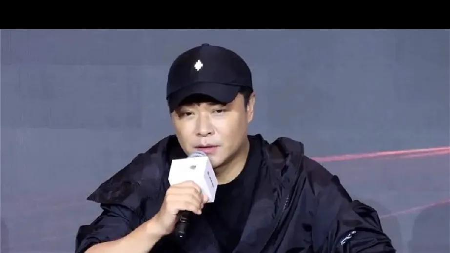 陈思诚要冲中国导演票房榜首啦！新片《神探之痕迹》来势汹汹，目标直指50亿票房，超