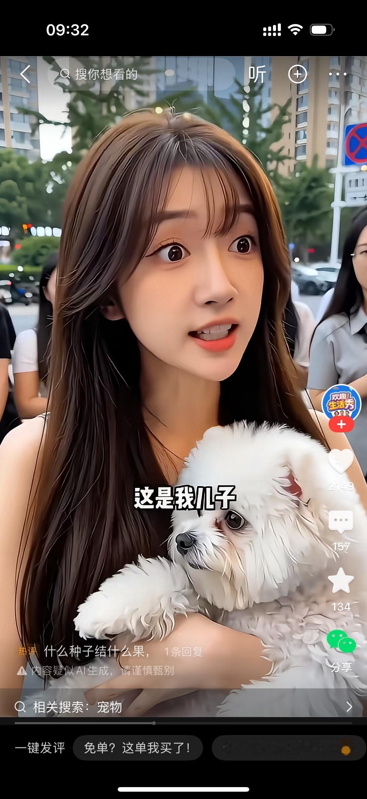 女子抱着小狗进饭店。大堂经理把她拦住说，这位女士你好，我们饭店有规定，不能带宠物