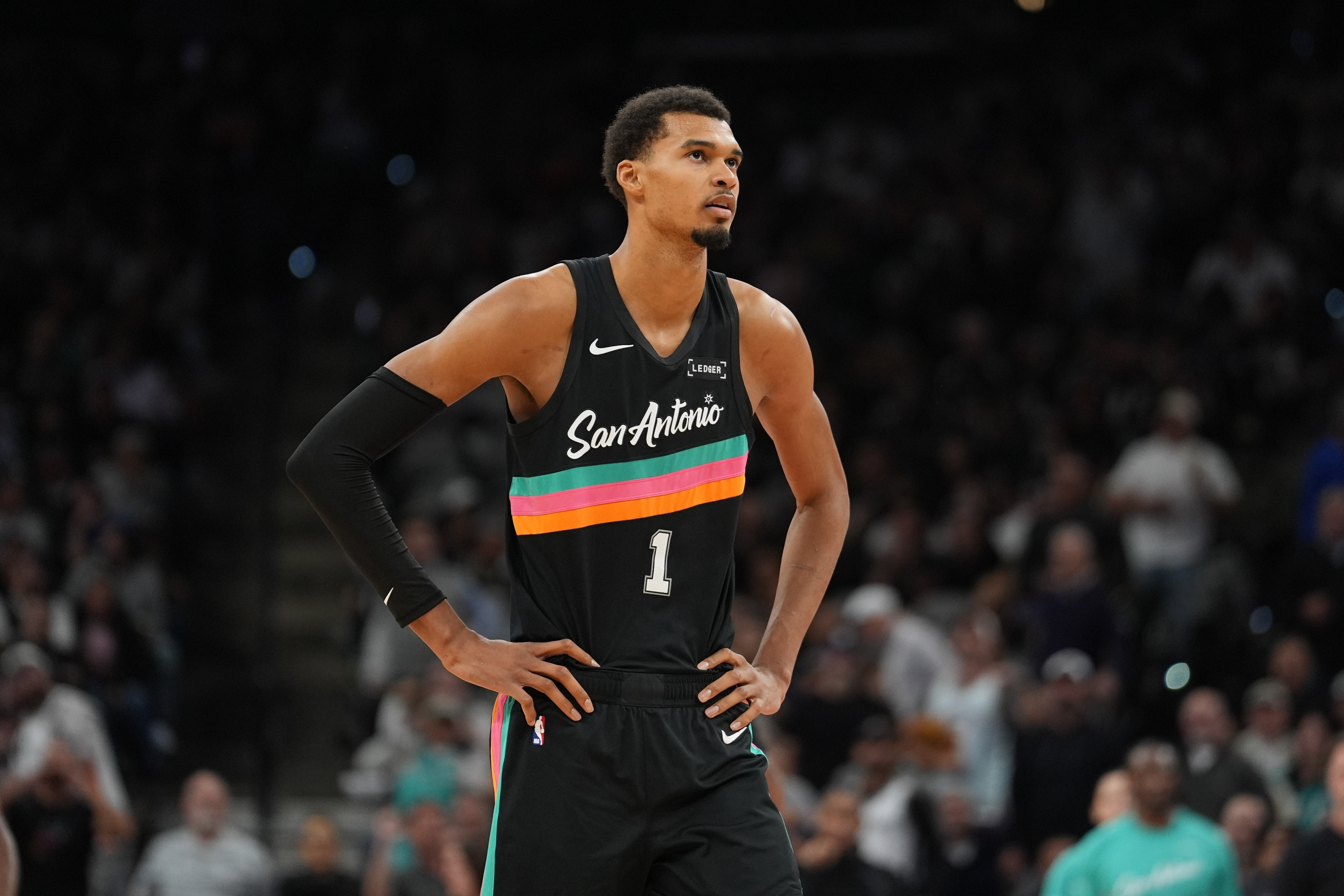 记者MaximeAubin:“马刺接下来的4连客（太阳、开拓者、掘金和森林狼）