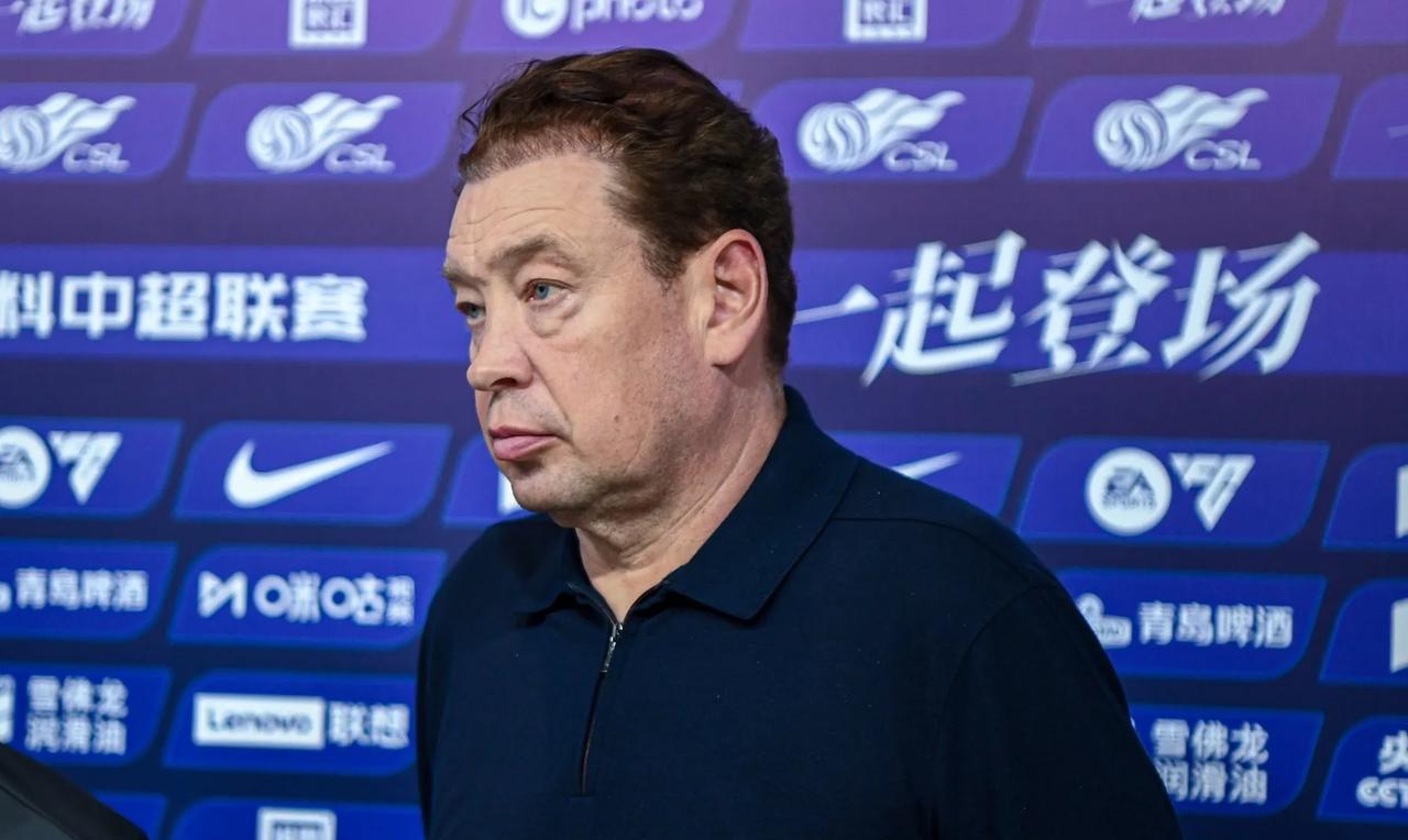 斯卢茨基可以竞聘国足主帅！把申花精神融入到国足中去！根据多方媒体爆料！足协又在全