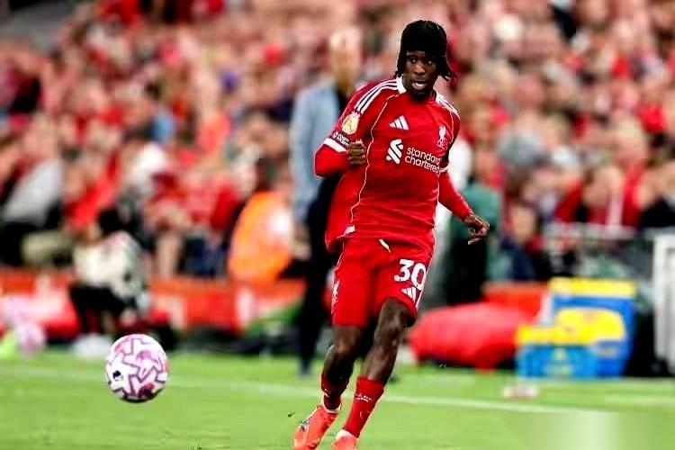 真绝了。那个在德甲三年没因伤歇过一场的“铁人”，一来英超，好家伙，一年不到，大