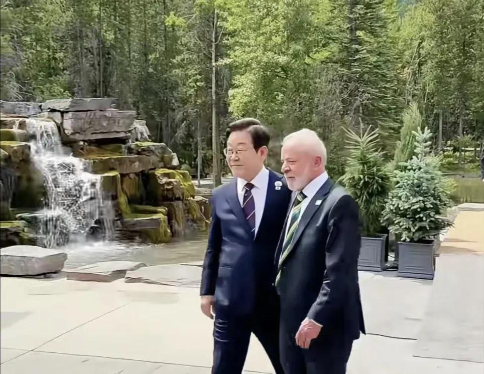 李在明与卢拉不是一类人，尿不到一个壶。看看G7峰会上的韩国总统李在明与巴西总