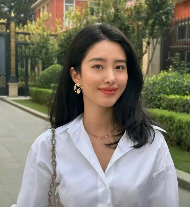 我终于找到杨采钰观众缘差的原因了不是外在条件不好，也不是演技差，而且这个人太