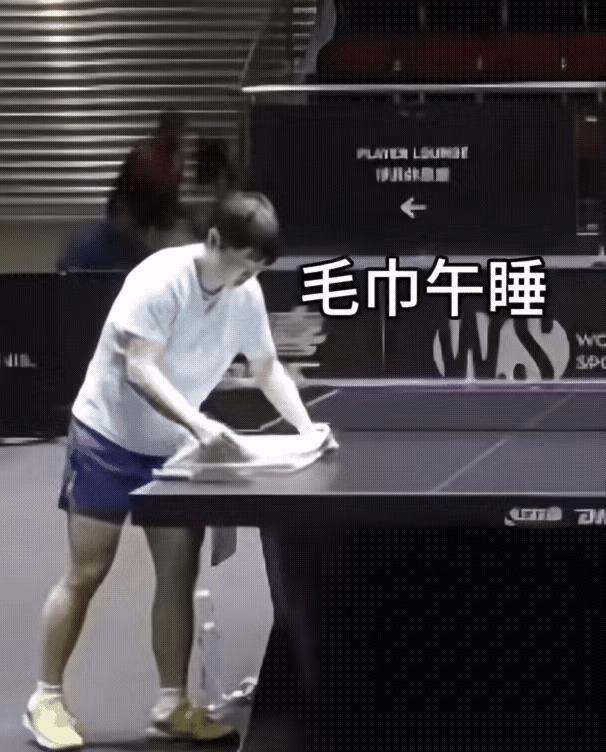 果然，小女孩都有“过家家”情结，就连莎莎也不例外！今天在训练馆的一幕，看