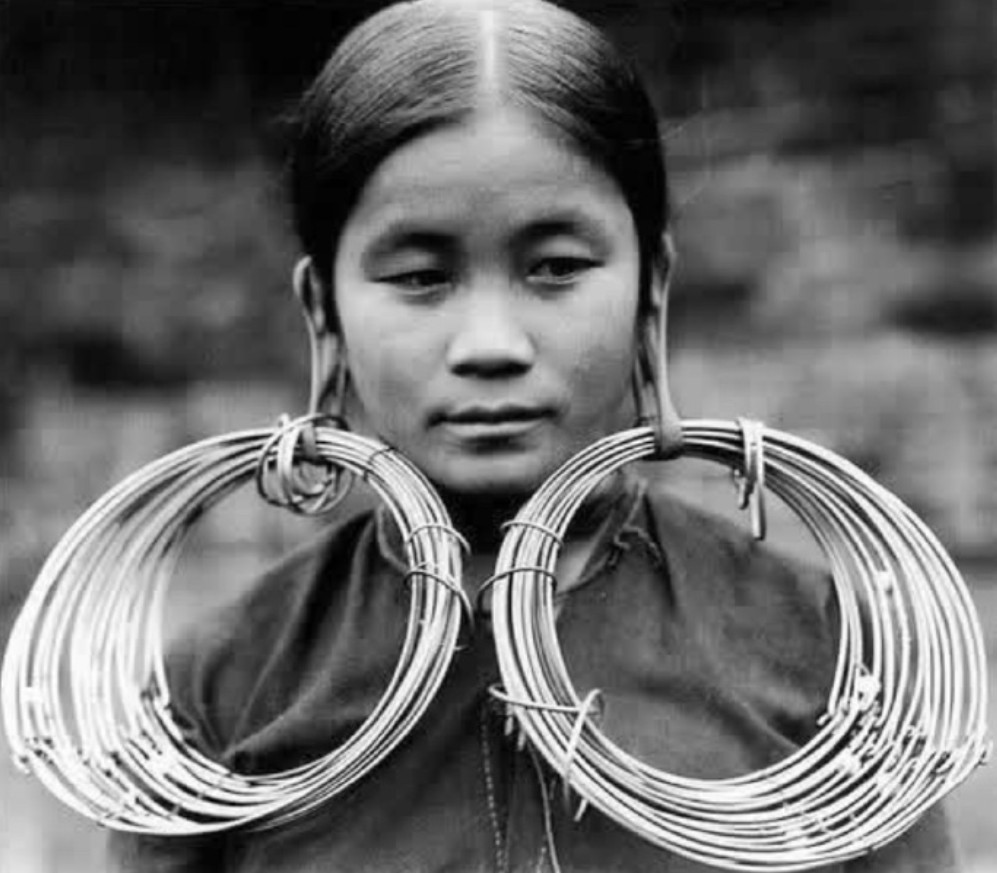 1938年，海南岛黎族妇女的耳环。让我想起以前有本类似十万个为什么的书，介绍有个