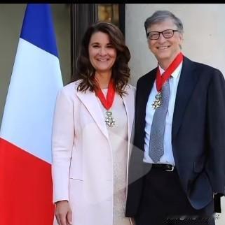 比尔盖茨最后悔的应该是没听妻子的话。27年的婚姻中比尔盖茨风流韵事并未动摇两个