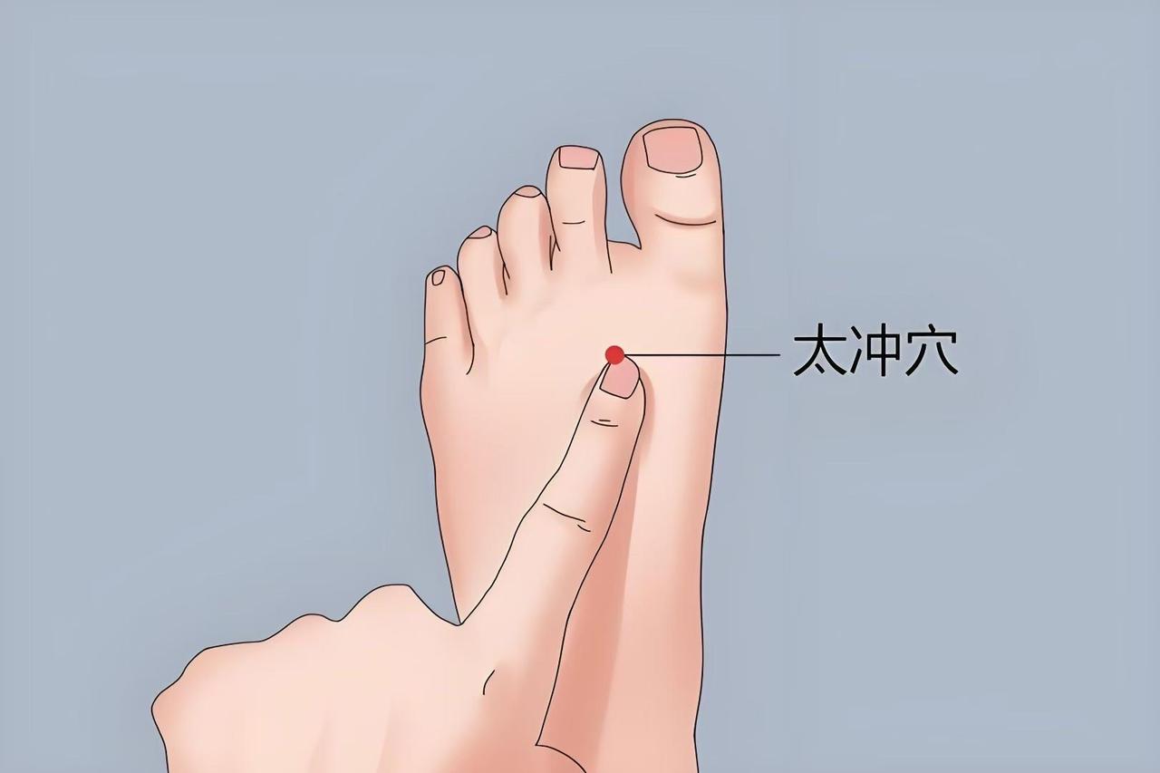 每天按这个穴位5分钟，不止养肝，还能防三种慢病 很多人晨起后总觉得眼睛干涩、