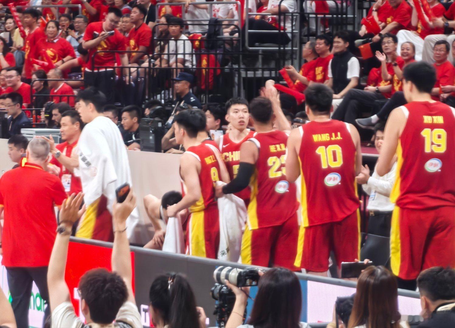 中国男篮vs日本男篮三宁这俩快攻真解气！