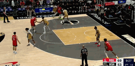 有啥说啥，谢泼德这个传球太巧妙了……谢泼德接杜兰特的传球瞬间阿门给了谢泼德一个