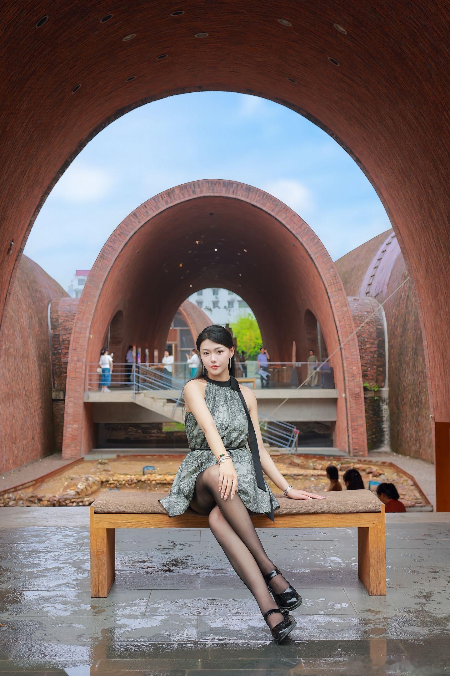 轻熟女神范儿旅游，就是走走停停美女