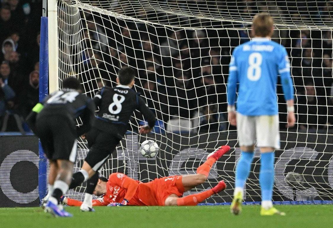 这真是意大利足球的耻辱啊！意甲卫冕冠军那不勒斯主场2-3不敌切尔西，最终无缘欧冠