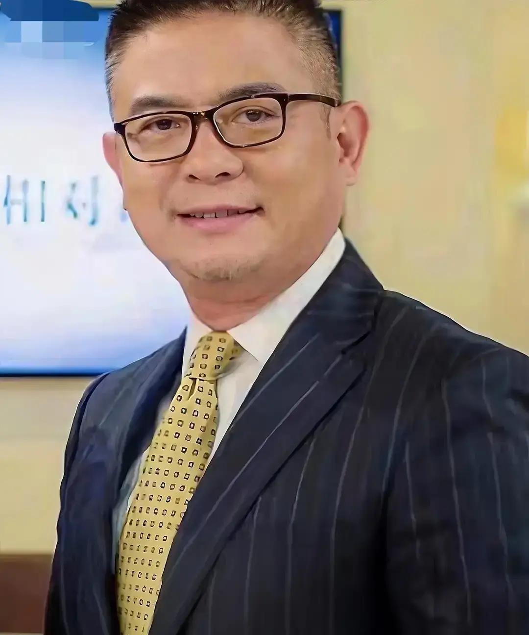 庄华凌晨练完深蹲回家，胸口一紧就再没醒来。47岁，猎头公司老板，每天两小时力量