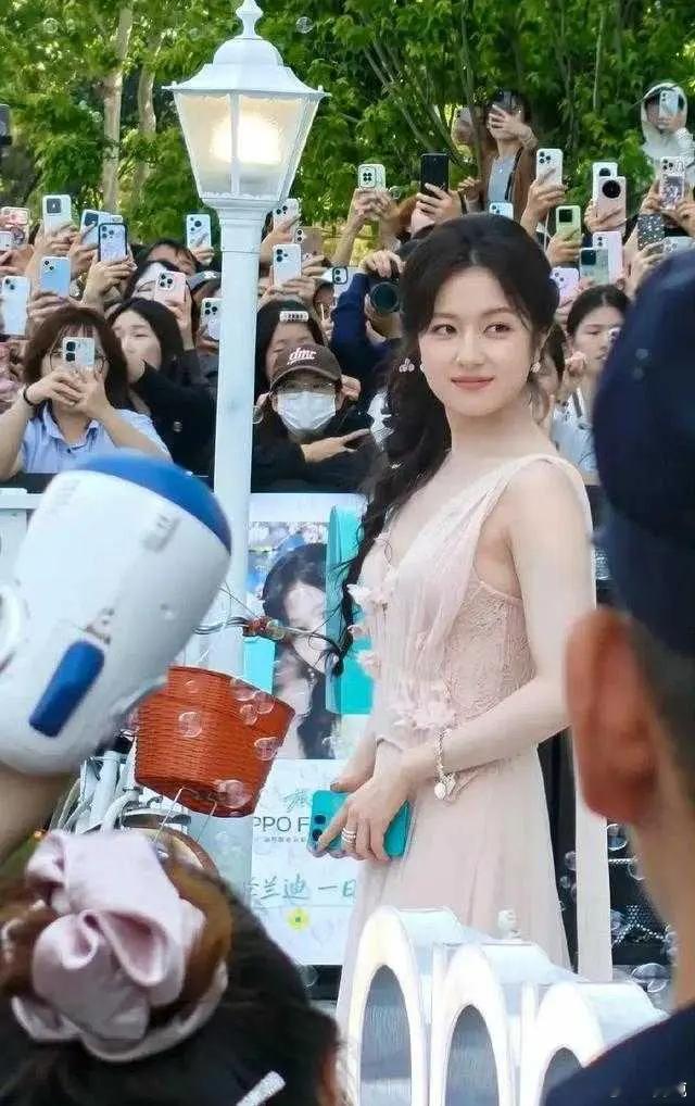 李兰迪这才是正常人的身材吧