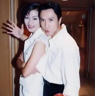 1994年，梁静慈和甄子丹结束了不到一年的婚姻。分居没多久，她发现自己怀孕了。