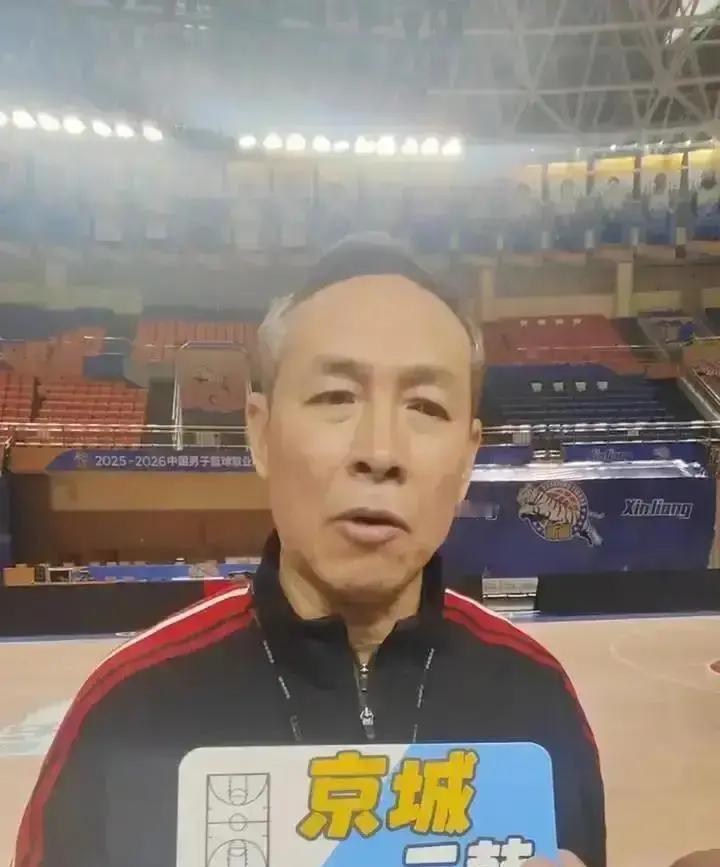 首钢这赛季不冲冠了，直接摊牌：先把人养好，再把娃练大。丘天膝盖积水，范子铭