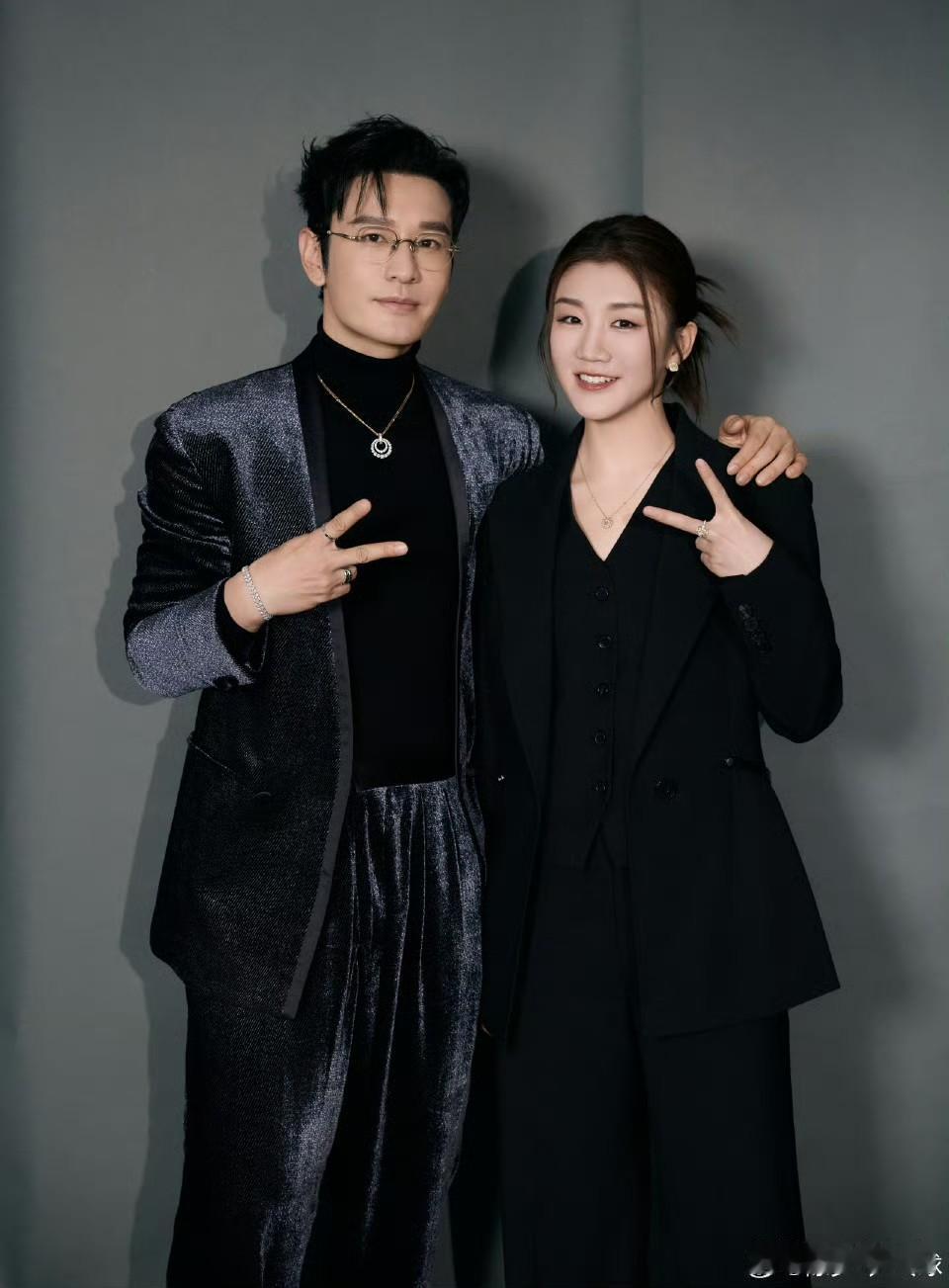 黄晓明，高调晒照。12月5日，48岁的黄晓明，冲上热搜，让人意外的是，奥运冠