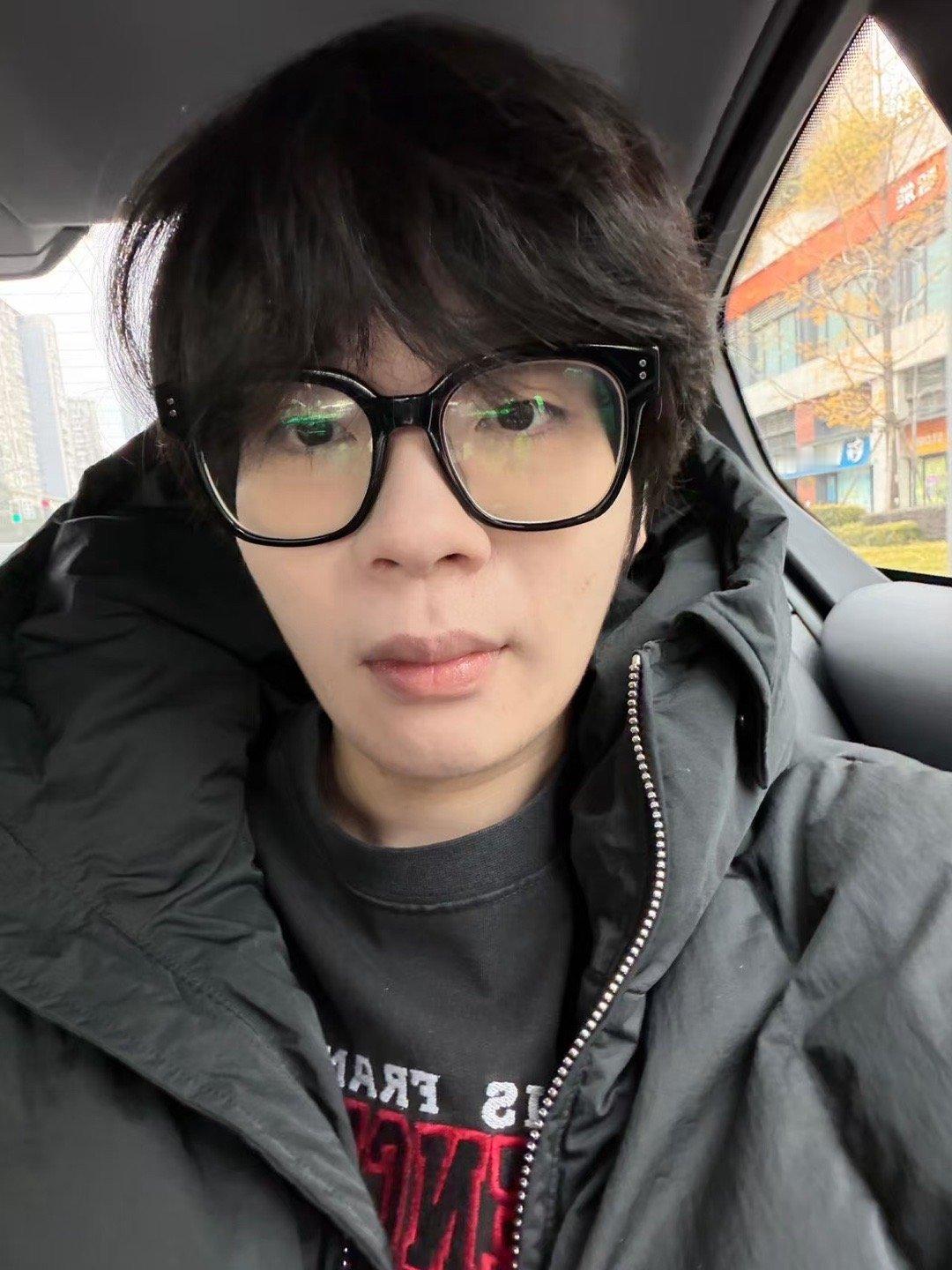 诚c黑框眼镜新鲜cc已查收！黑框造型好帅！和平精英职业联赛