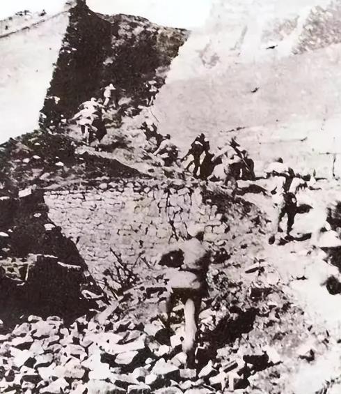 1948年9月下旬，济南战役已激战7天。援军正向济南开进的消息，让陷入绝境的王耀