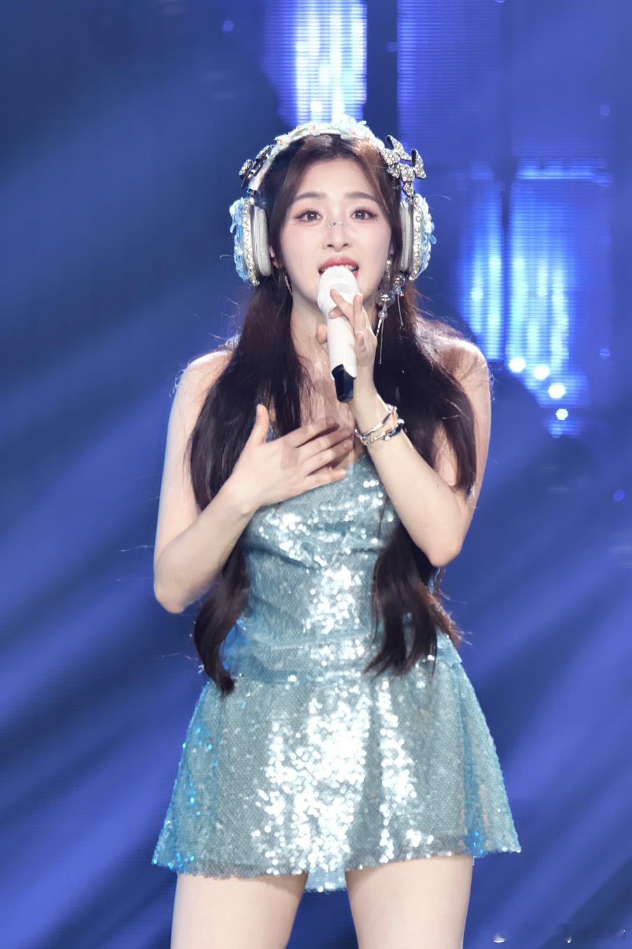 张含韵zhy张含韵归韵巡回演唱会「所以所以黑暗总是胜于黎