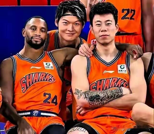 CBA本土锋线最强前三都有谁小前锋（三号位）一上海队张镇麟，二北汽队曾凡博，三
