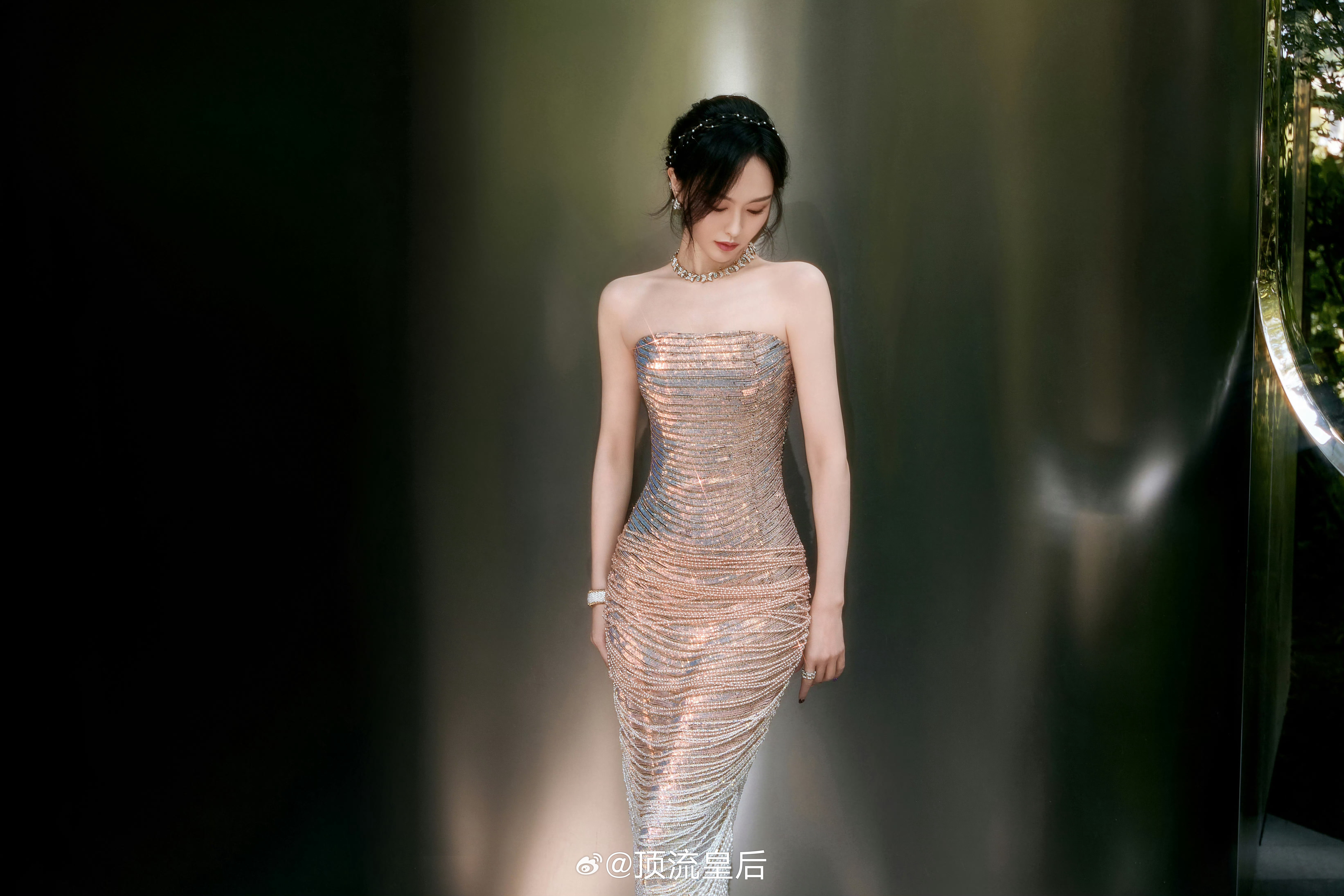 祝绝美女神唐嫣今晚好运啊。完全被迷倒。[爱心]​​​