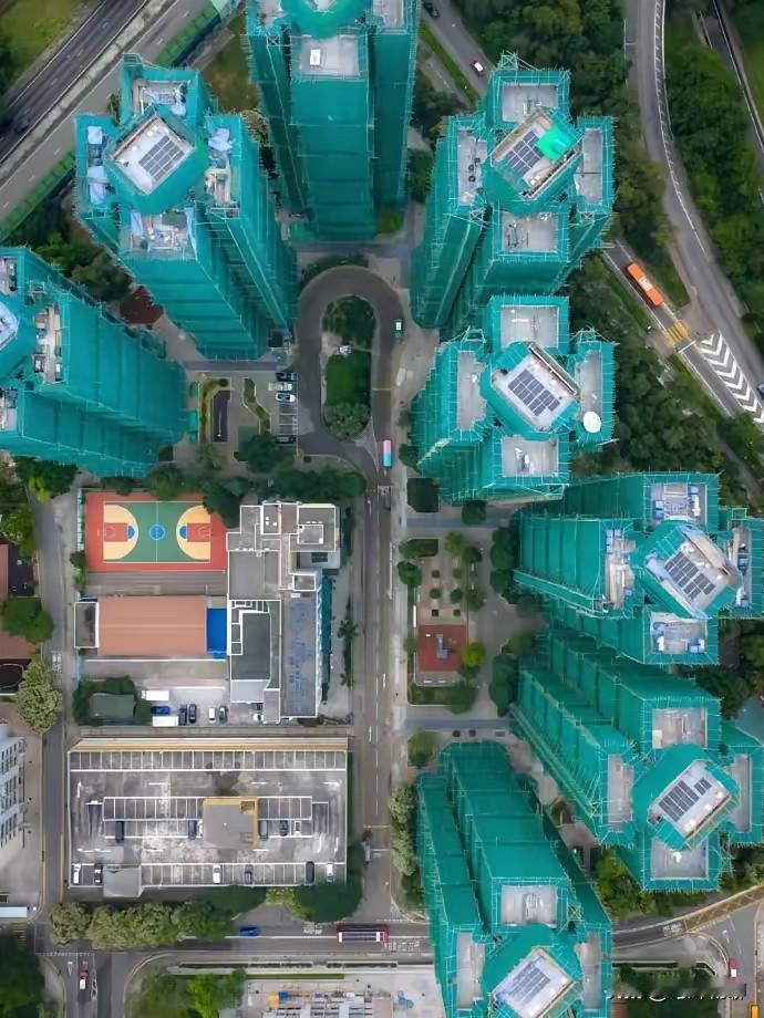 最近香港大埔的大火已经扑灭，不过损失却相当惨重，8栋楼烧了7栋。正所谓“城门