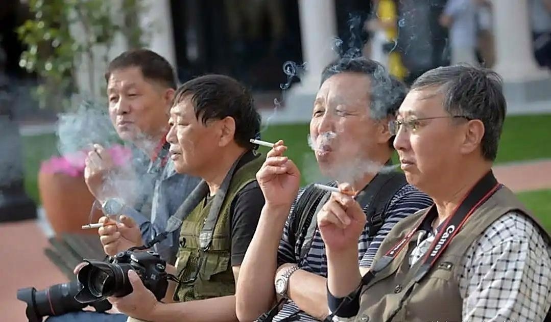 记录者做出巨大贡献的“四大民”：1、彩民：每年贡献6000亿元；2、酒