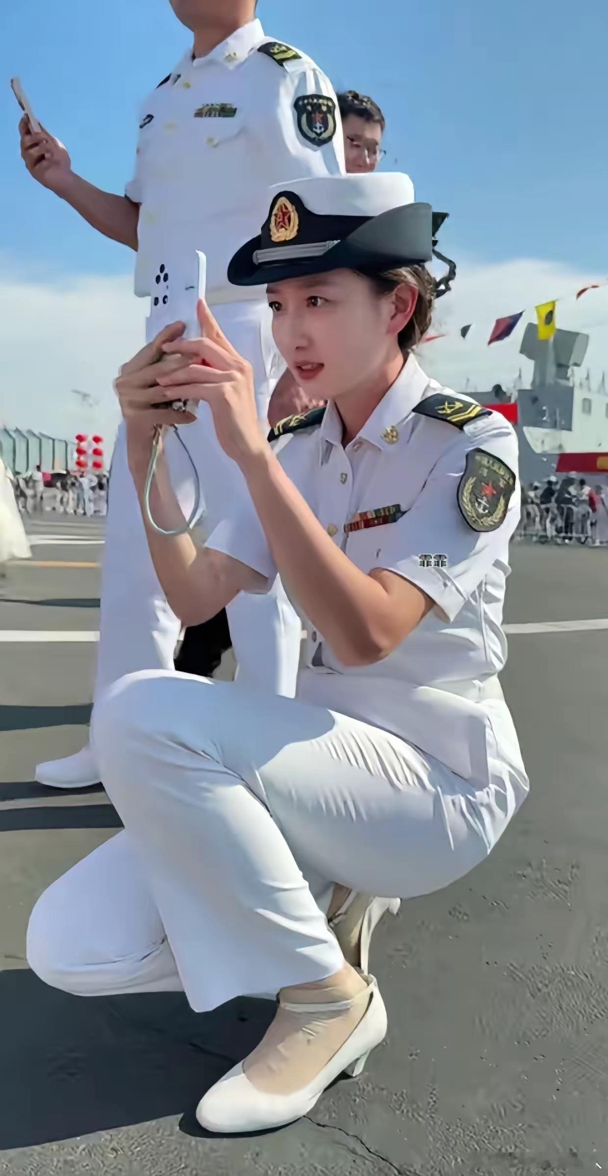 第一次看见有5个摄像头的手机，还挺新奇的！​​​