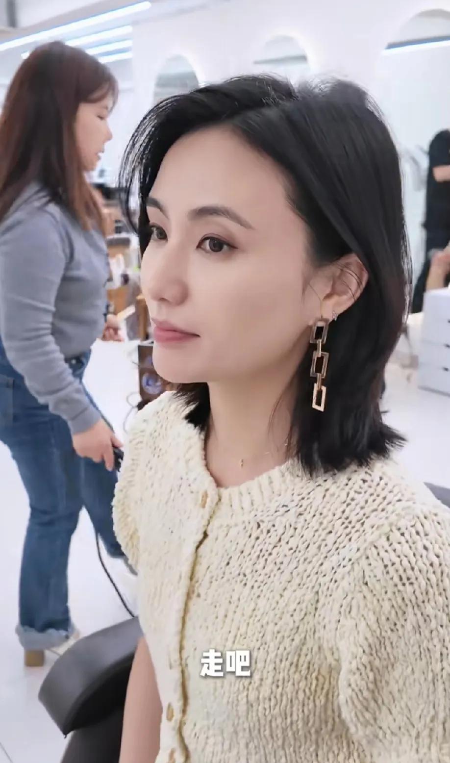 海哈金喜上热搜了！这一次，不是因为李亚鹏穷到搬家，也不是李亚鹏做生意又亏了。