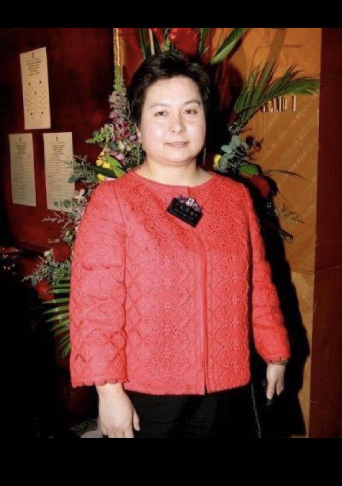 赌王二房三女何超蕸去世了，享年59岁，不少网友在看到消息时都感觉好突然，因为对二