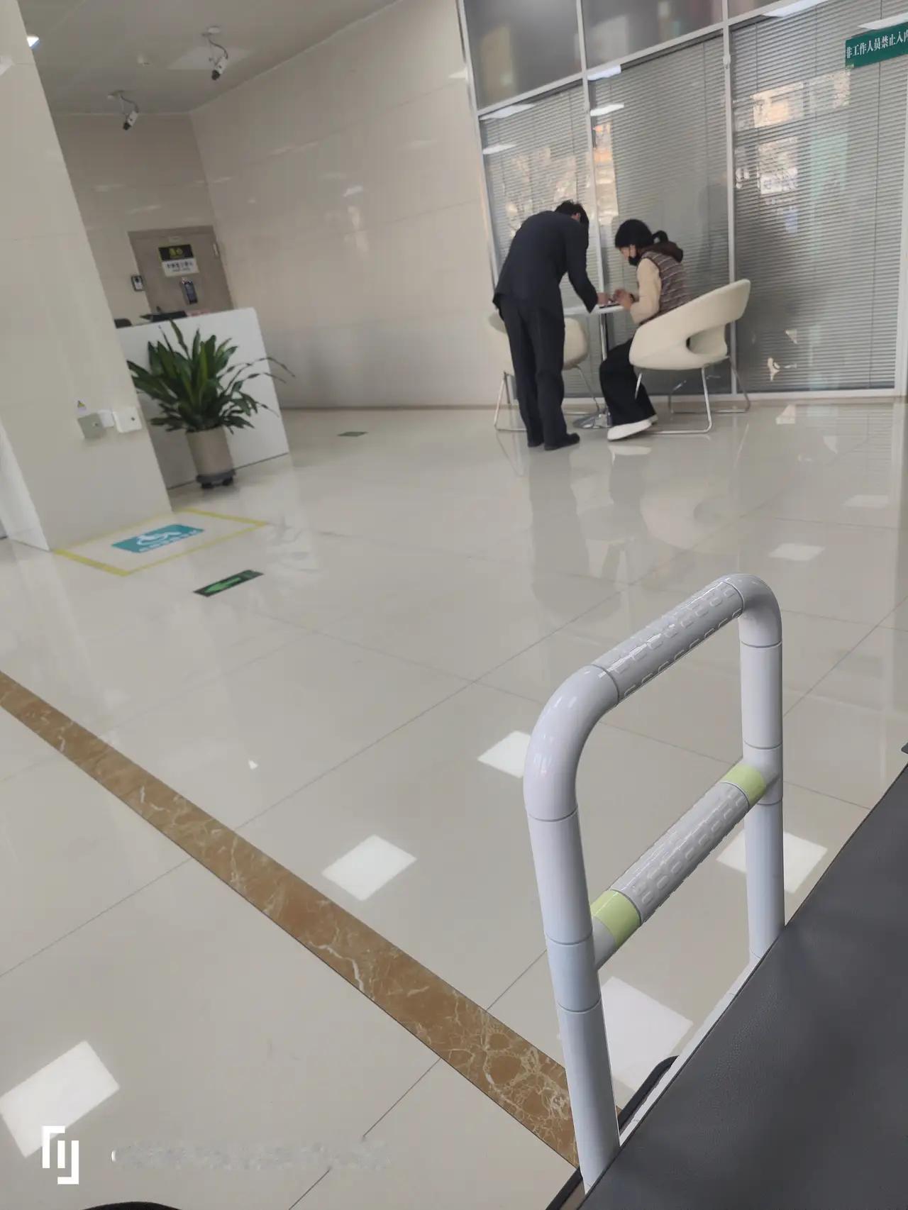 人生如一场修行，健康才是最宝贵的财富。记得前几天，我和小姑子一同走进包头农业银行