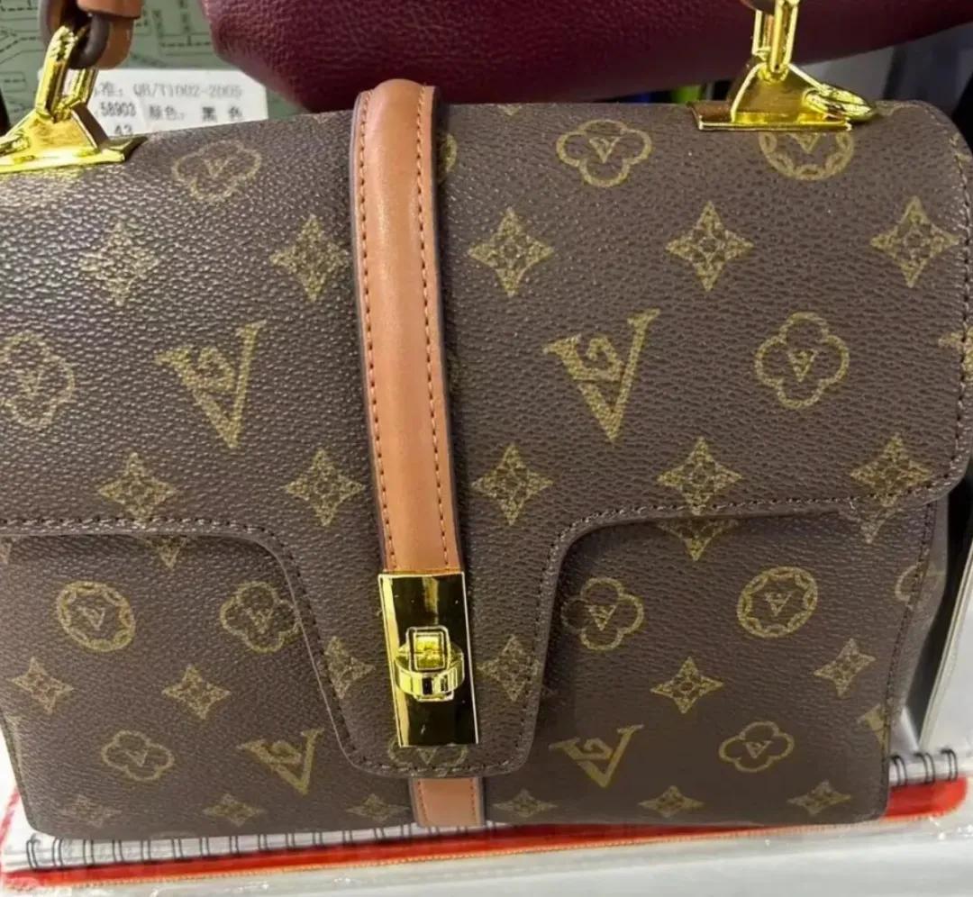 LV又胜诉了，不惧舆论压力？宁波一对60岁老夫妻在一家小商品市场开了一家百货