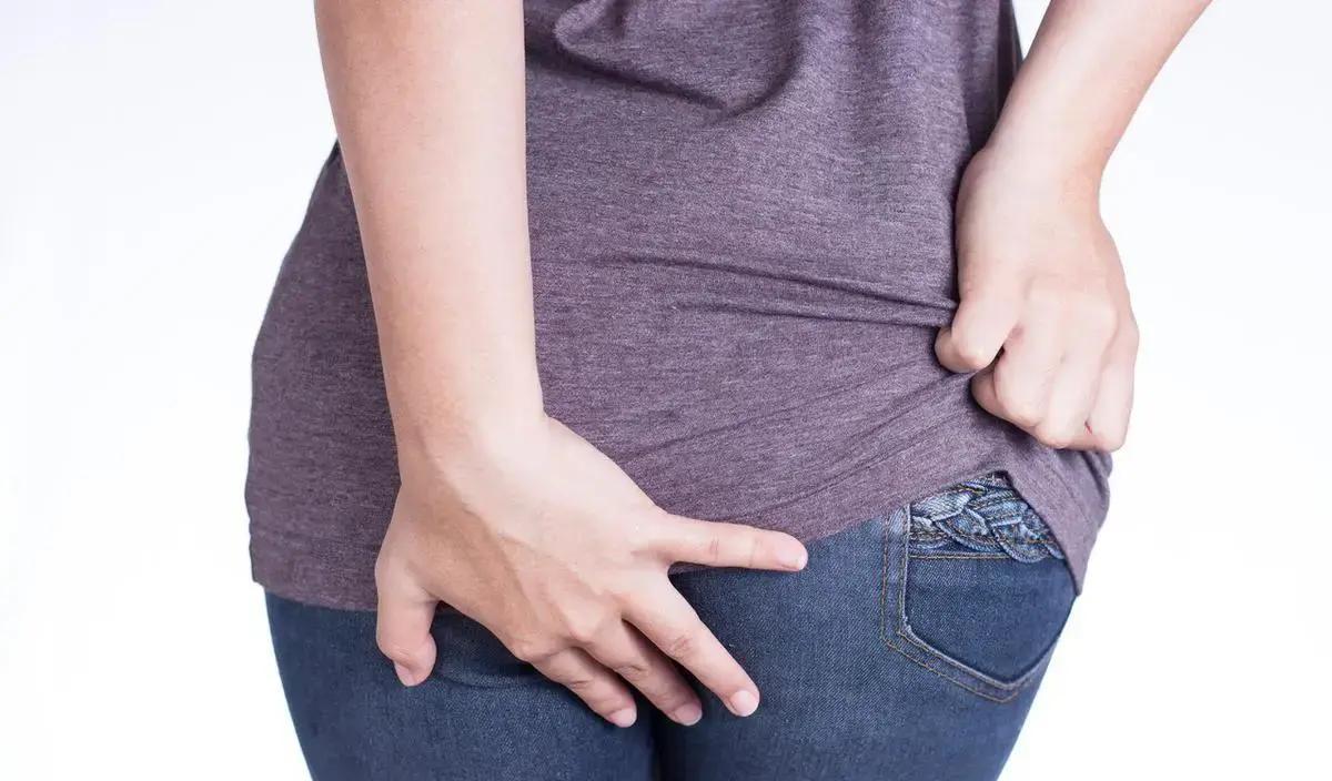 最近不少人夜里突然肛门奇痒，翻来覆去睡不着，白天开会也坐立难安，这事儿其实超常见