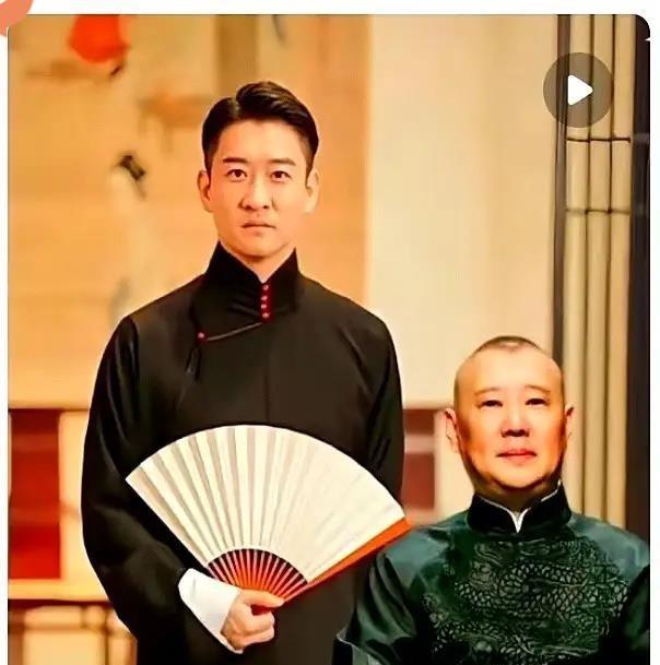 郭德纲半夜刷手机，差点把茶喷出来！曹云金一句“老师”，直接把十年恩怨掀了个底朝天