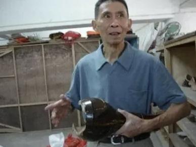 1964年河北一位农民捡到了一只铁水瓢，谁知道用了多年之后，水瓢表面是越来越亮。