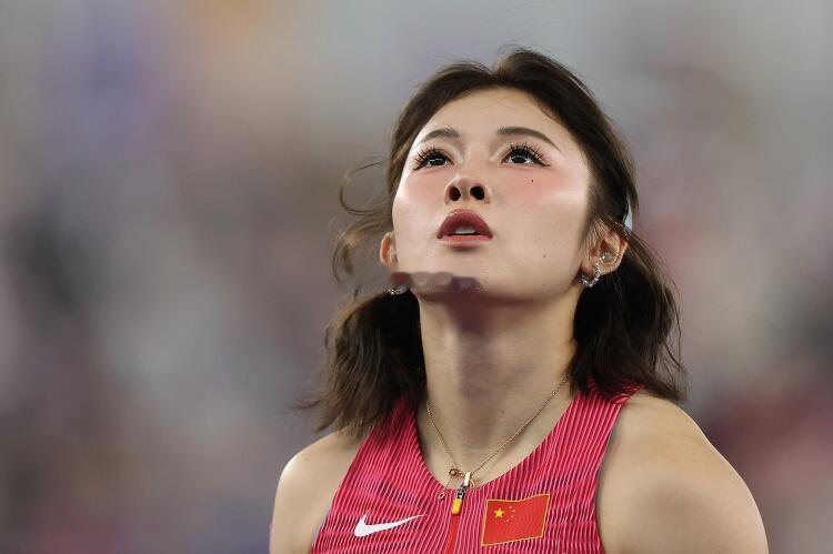 吴艳妮压哨入围世锦赛吴艳妮能压线进东京世锦赛，是真挺牛的！想想看，能站上世锦赛赛