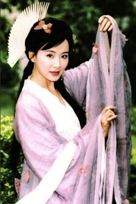 2005年，焦恩俊正在内地拍《宝莲灯》，却突然接到妻子的电话，妻子开门见山：“我