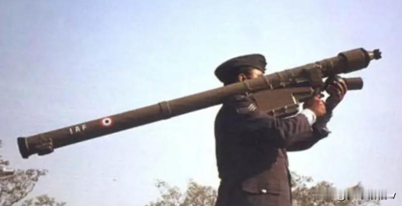 在上世纪七十年代中后期，新德里曾经从苏联进口了大约2500枚萨姆-7便携式防空导