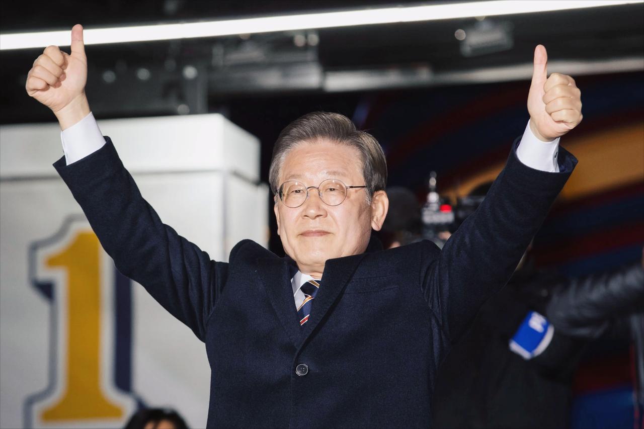 就在刚刚，韩国新任总统李在明抛出惊人言论：“全世界能打赢我们的国家，只有四个！”