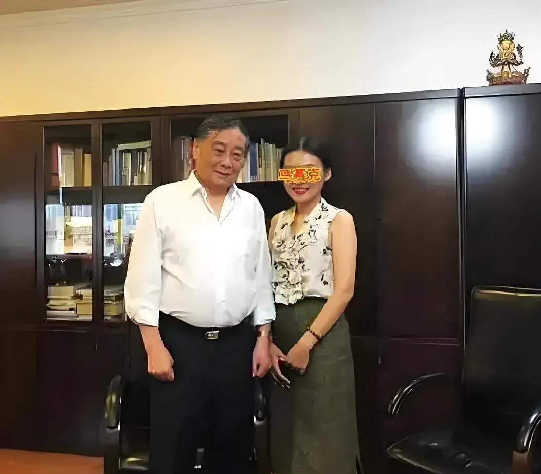 宗庆后和杜建英，当年究竟是谁追的谁？宗庆后比杜建英大了整整21岁，他们相识时宗