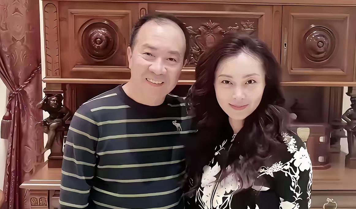 老相声圈别双标，别拿旧观念道德绑架相声圈里不少自诩德高望重、辈分极高的前辈，