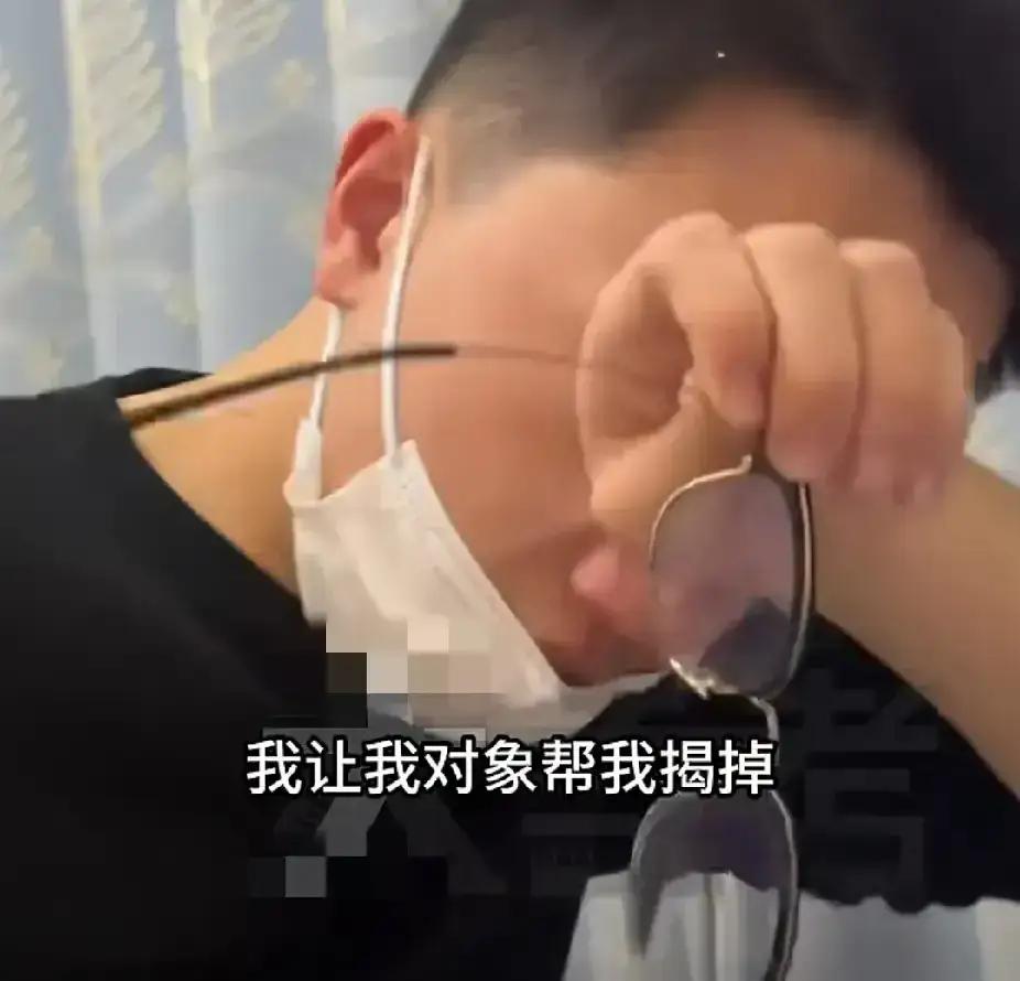 山东王女士剖腹产第四天回家，让老公帮忙揭纱布换药。男人手指刚碰到胶布就僵住，十几