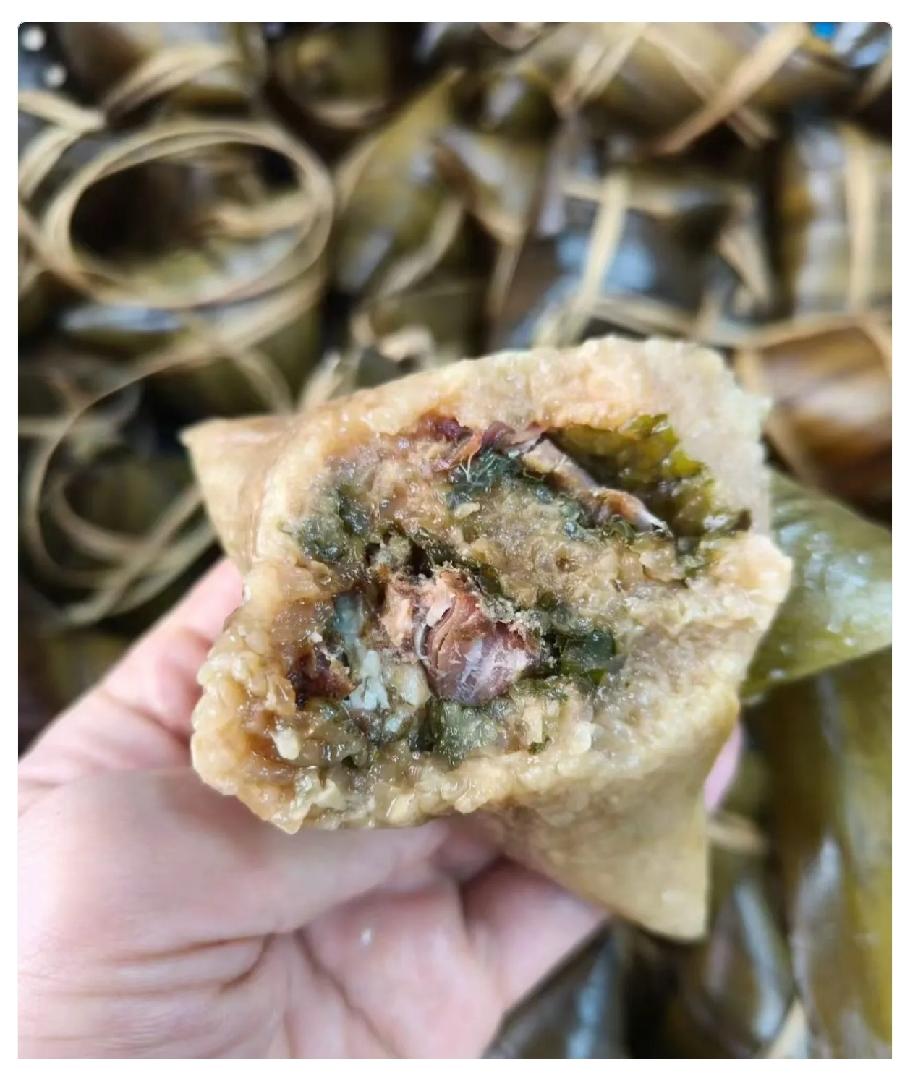 每年过端午，儿媳妇很勤快包粽子，可我真的接受不了！她每次包的粽子，不仅大还非