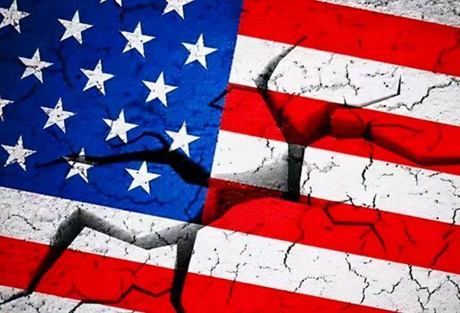 美国已经把自己逼到悬崖边了！最近马斯克在一档对话节目中说了这么一段话：“我自五