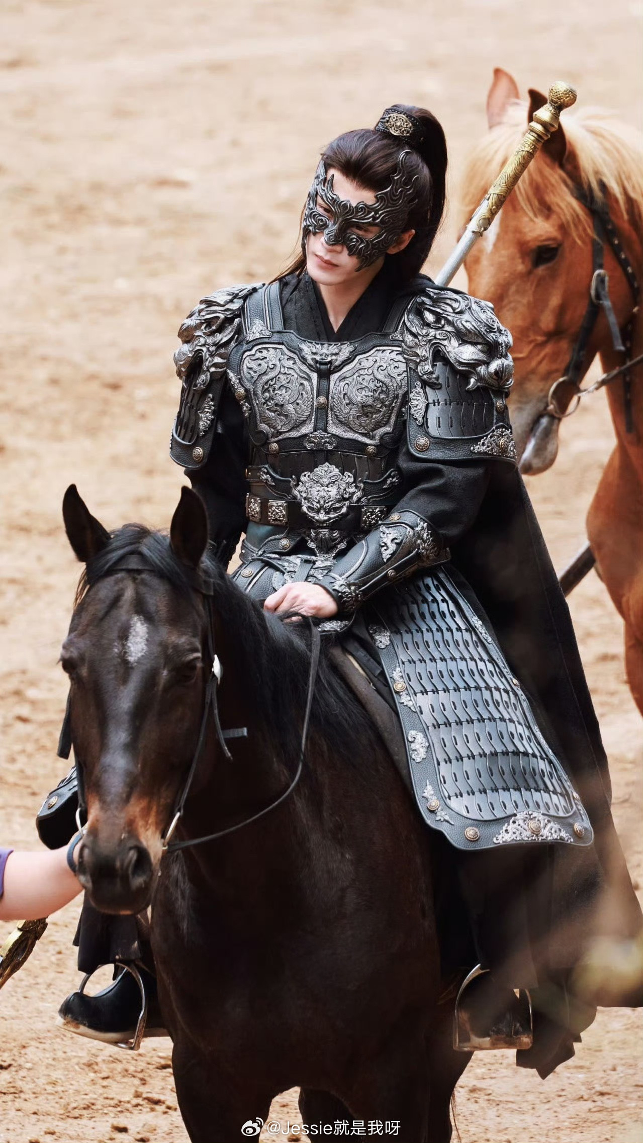 这个谢却山真的夯爆了真的就不能边拍边播吗？檀健次谢却山将军造型jct檀健次谢却